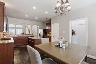 2451 Beachview Dr, Grand Prairie, TX 75054 - Photo 8