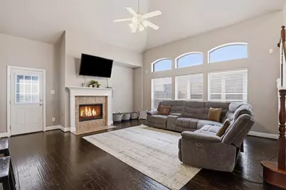 2451 Beachview Drive, Grand Prairie, TX 75054 - Photo 12