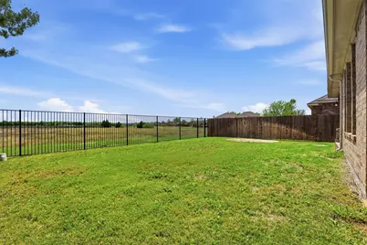 2451 Beachview Drive, Grand Prairie, TX 75054 - Photo 38