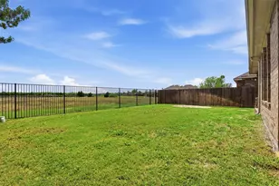 2451 Beachview Dr, Grand Prairie, TX 75054 - Photo 38