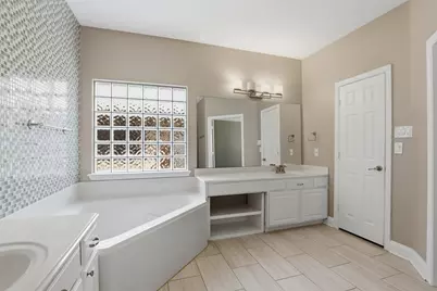2451 Beachview Drive, Grand Prairie, TX 75054 - Photo 24