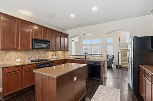 2451 Beachview Dr, Grand Prairie, TX 75054 - Photo 10