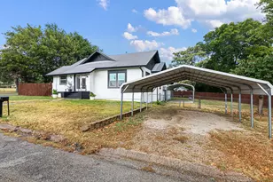 611 Cherry St, Bowie, TX 76230 - Photo 32