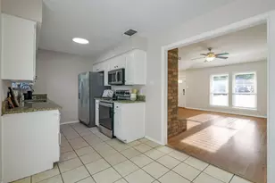 445 Parkridge Blvd, Burleson, TX 76028 - Photo 14