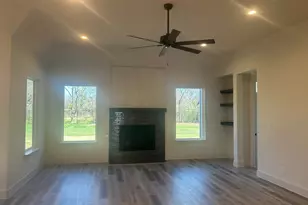 415 E Burks St, Pilot Point, TX 76258 - Photo 6