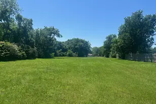 415 E Burks St, Pilot Point, TX 76258 - Photo 2