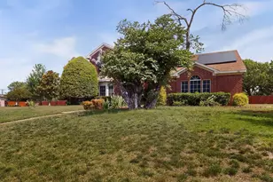 513 Shannon Cir, DeSoto, TX 75115 - Photo 2