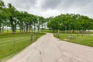 1301 Davis Ln, Terrell, TX 75160 - Photo 2