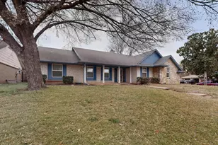 2800 Hedgeway Dr, Arlington, TX 76016 - Photo 2