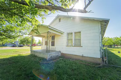 701 N Shelton Street, Breckenridge, TX 76424 - Photo 2