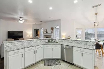 707 Bayshore Drive, Mansfield, TX 76063 - Photo 8