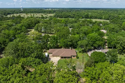 231 Cedarwood Drive, Enchanted Oaks, TX 75156 - Photo 2