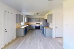 6031 Susanna Dr, Grand Prairie, TX 75052 - Photo 4