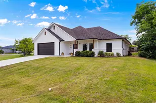 105 Runaway Bay Dr, Runaway Bay, TX 76426 - Photo 1