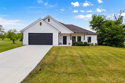 105 Runaway Bay Drive, Runaway Bay, TX 76426 - Photo 4