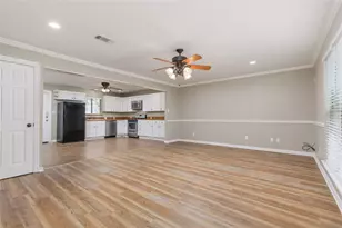 209 W Houston Ln, Van Alstyne, TX 75495 - Photo 4