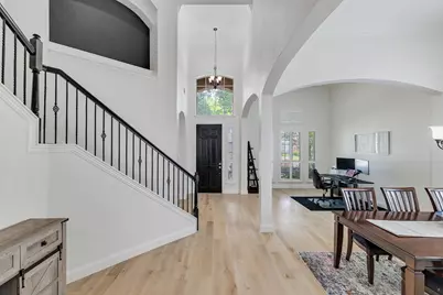 115 Saint James Road, Irving, TX 75063 - Photo 8