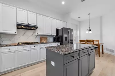 115 Saint James Road, Irving, TX 75063 - Photo 12