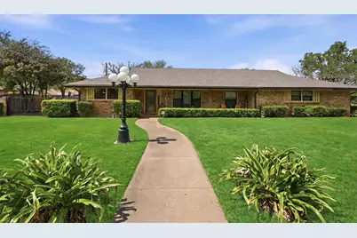 1226 Crestwood Drive, Cleburne, TX 76033 - Photo 2