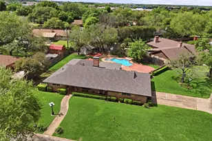 1226 Crestwood Dr, Cleburne, TX 76033 - Photo 4