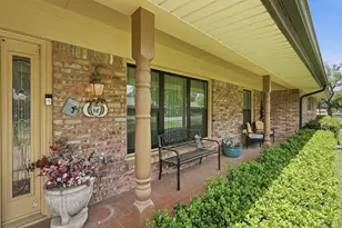 1226 Crestwood Dr, Cleburne, TX 76033 - Photo 2