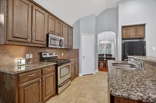 9808 Mullins Crossing Dr, Fort Worth, TX 76126 - Photo 10