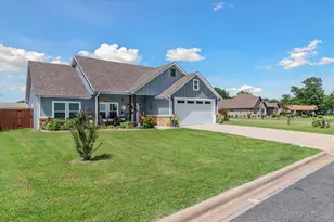 393 E Pennsylvania Ave, Van, TX 75790 - Photo 2