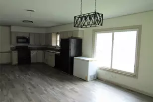 218 N Pearl St, Mart, TX 76664 - Photo 4