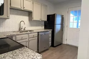 2929 Hilltop Dr, Euless, TX 76039 - Photo 4