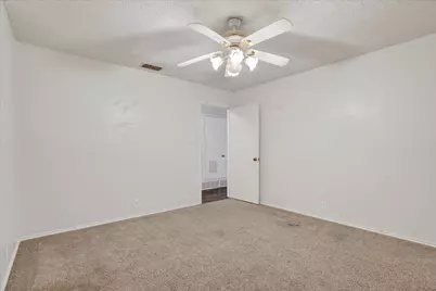 834 S Ridgeway Drive, Cleburne, TX 76033 - Photo 14