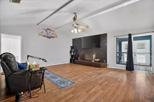 834 S Ridgeway Dr, Cleburne, TX 76033 - Photo 4