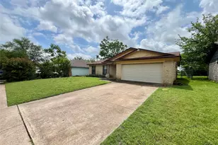 858 Lexington Dr, Lancaster, TX 75134 - Photo 2