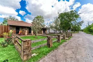 312 Bryan Dr, Garland, TX 75042 - Photo 4