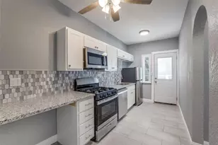 320 W Canty St, Dallas, TX 75208 - Photo 6