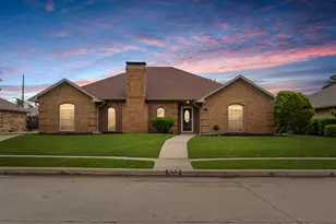 200 Sunny Crest Dr, Murphy, TX 75094 - Photo 2