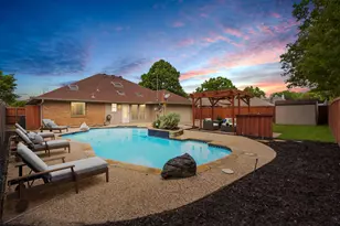 200 Sunny Crest Dr, Murphy, TX 75094 - Photo 2