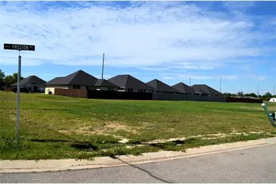 303 Preston Road, Mabank, TX 75147 - Photo 2