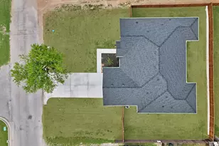 906 N State St, Decatur, TX 76234 - Photo 4