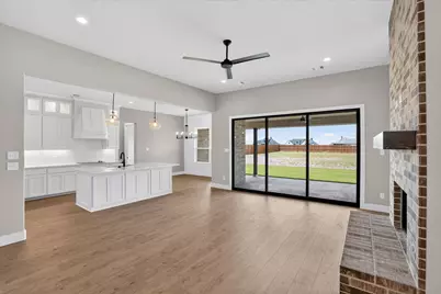 136 Chapowits, Godley, TX 76044 - Photo 4