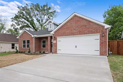 205 W 11th Street, Bonham, TX 75418 - Photo 1
