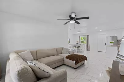 434 W Phillips Court, Grand Prairie, TX 75051 - Photo 6