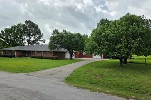 338 Travis Rd, Decatur, TX 76234 - Photo 2