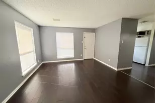 2641 Santa Barbara Dr, Grand Prairie, TX 75052 - Photo 2