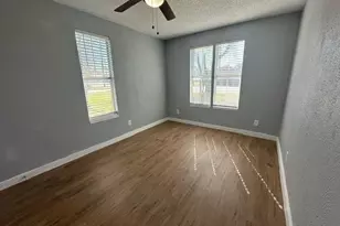 615 W Coffin St, Denison, TX 75020 - Photo 6