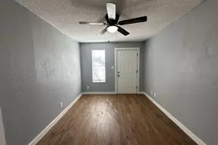 615 W Coffin St, Denison, TX 75020 - Photo 4