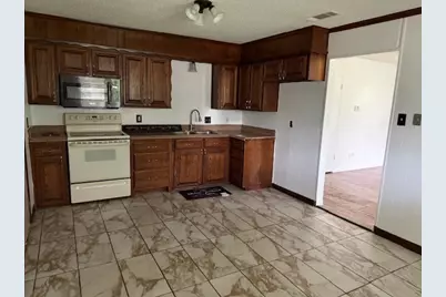 2916 Refugio Avenue, Fort Worth, TX 76106 - Photo 4