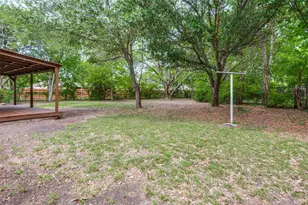 1533 E Springcrest Cir, Lancaster, TX 75134 - Photo 24