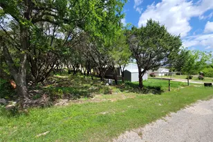 902 Devils River Dr, Granbury, TX 76048 - Photo 6