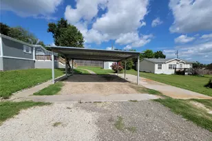 902 Devils River Dr, Granbury, TX 76048 - Photo 8