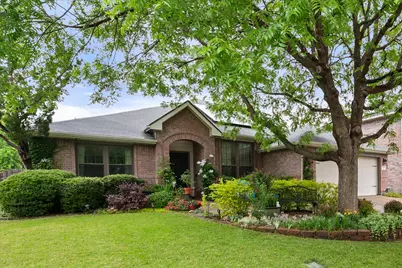 904 Lindstrom Drive, Fort Worth, TX 76131 - Photo 2